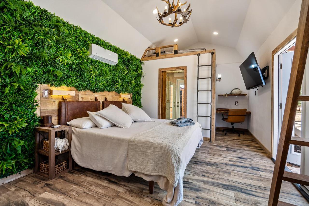 Romantic Tiny Luxury Retreat W Heated Pool, Sauna N Outdoor Shower In Wimberley 10 Acres Eksteriør bilde
